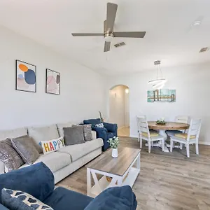 Cozy Stylish Townhome Davenport